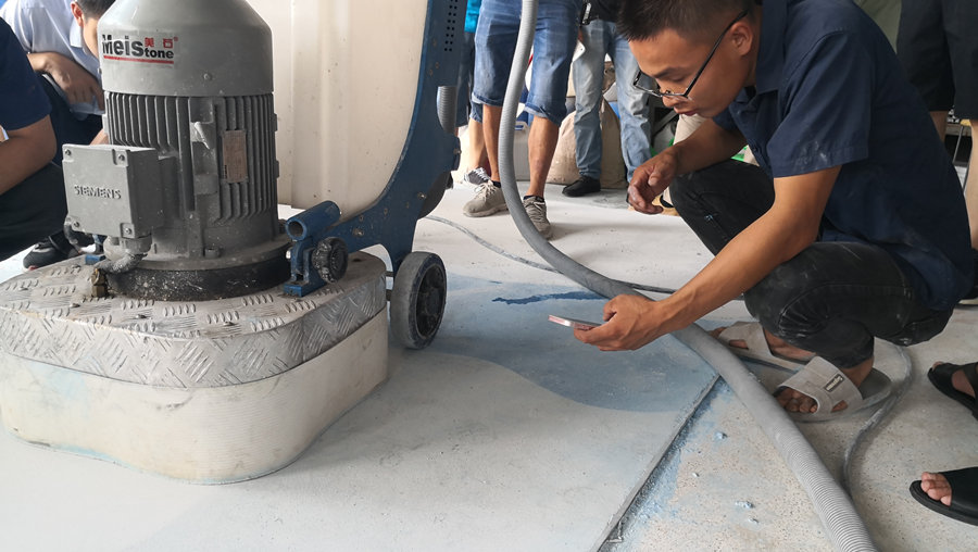 學(xué)員認真研究中 學(xué)員認真研究中