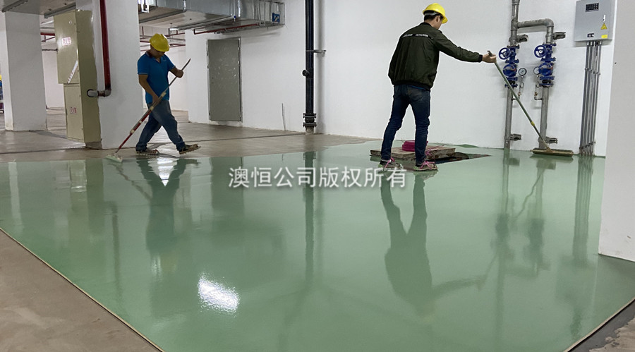 彩色面層自流平水泥的攤鋪 彩色面層自流平水泥的攤鋪