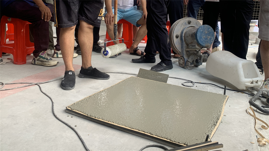 升級(jí)版水磨石攤鋪完成 升級(jí)版水磨石攤鋪完成